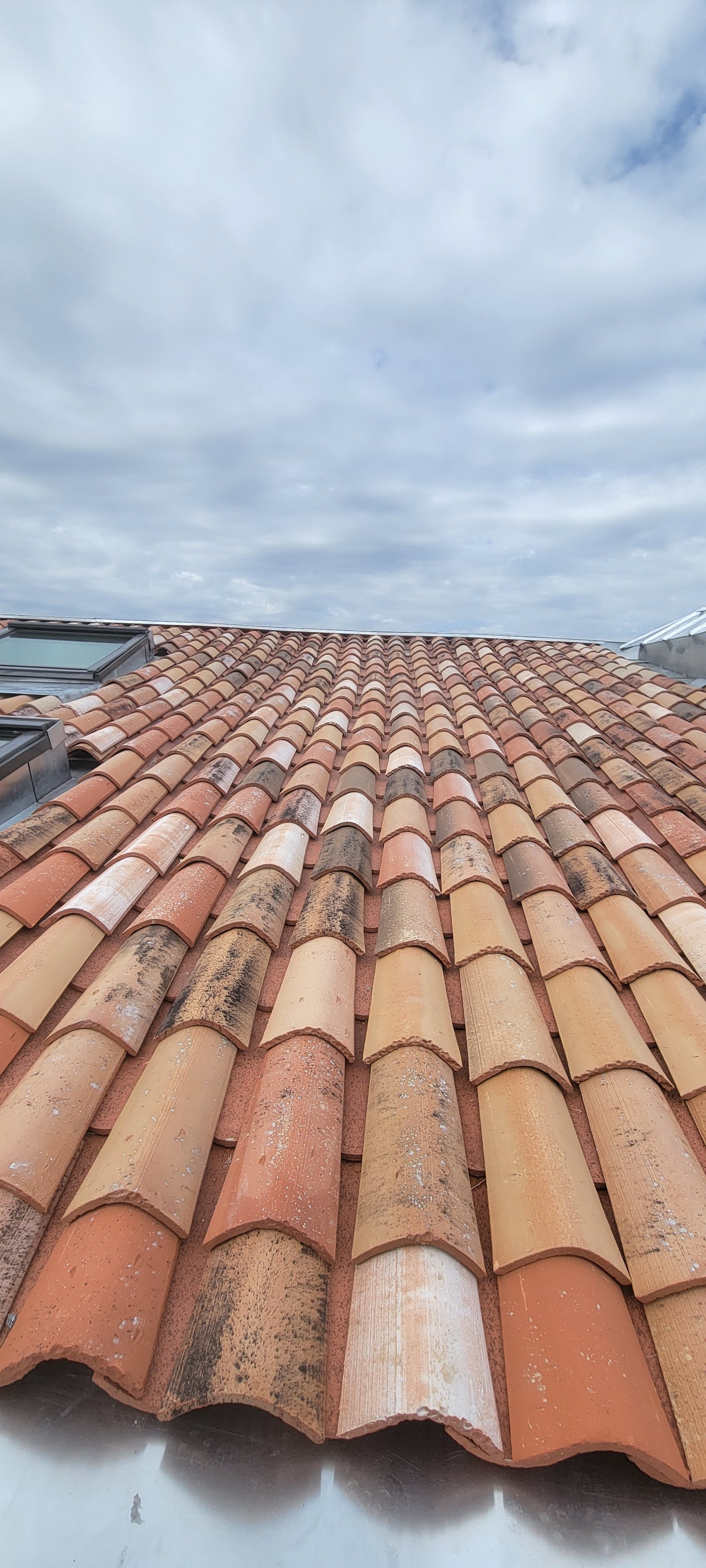 Rénovation de toiture en tuiles canal par KAMER HABITAT
